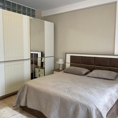 Adra'S Apartment Shkodër Екстериор снимка
